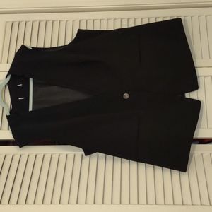 3x Investments black vest